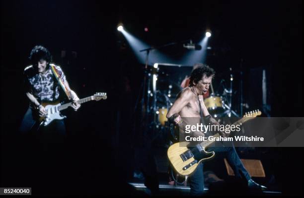 Photo of Ronnie WOOD and ROLLING STONES and Keith RICHARDS and Ron WOOD, L-R. Ron Wood, Keith Richards performing live onstage