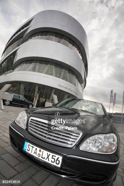 mercedes-benz museum, stuttgart, baden-württemberg, deutschland, europa - stuttgart mercedes benz museum stock-fotos und bilder