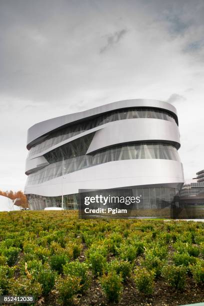 museo de mercedes benz, stuttgart, baden-wurttemberg, alemania, europa - mercedes benz museum fotografías e imágenes de stock