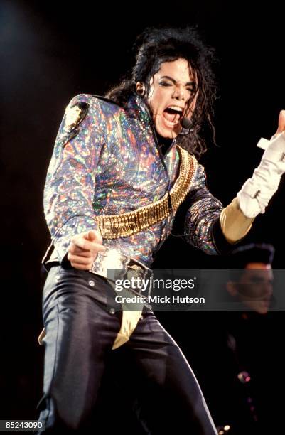 Photo of Michael JACKSON, Michael Jackson performing on stage - Dangerous Tour