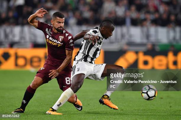 Blaise Matuidi of Juventus and Tomas Rincon of Torino in action during the Serie A match between Juventus and Torino FC on September 23, 2017 in...