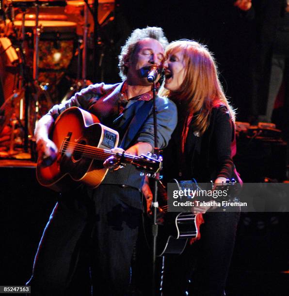 Photo of Carling Appollo, Hammersmith, Bruce Springsteen performs live with his wife Patti Scialfa at Carling Appollo, Hammersmith on 08 May 2006
