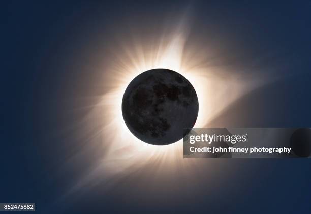 total eclipse 2017. totality in hdr - zonsverduistering stockfoto's en -beelden