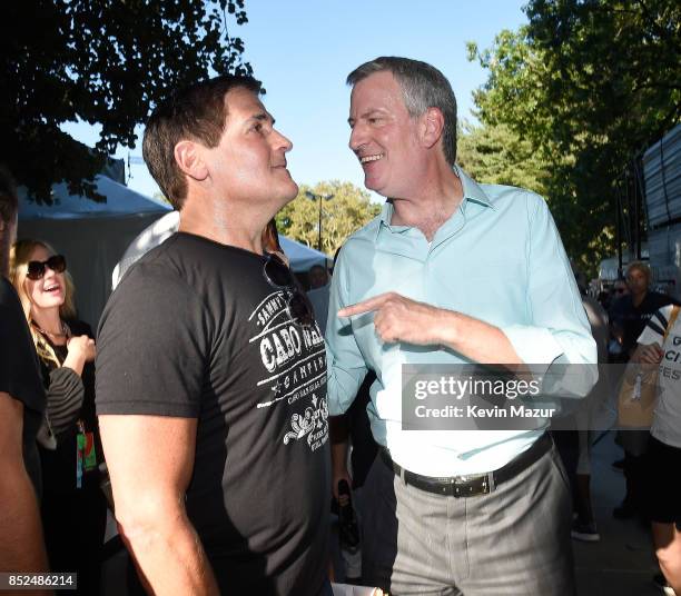 Mark Cuban and Mayor of New York City Bill de Blasio pose backstage during the 2017 Global Citizen Festival in Central Park on September 23, 2017 in...