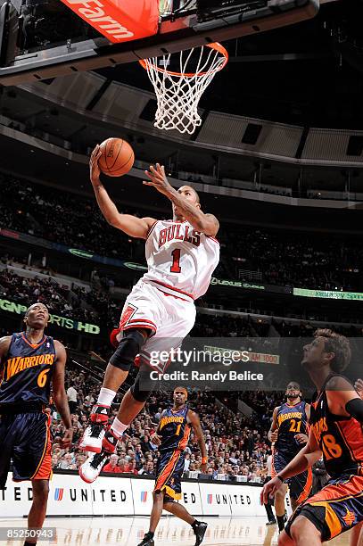 Derrick Rose of the Chicago Bulls goes to the basket past Jamal Crawford and Marco Belinelli of the Golden State Warriors during the NBA game on...