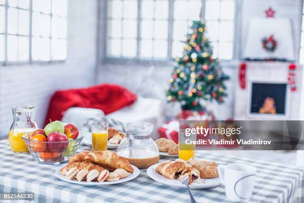 christmas breakfast - christmas breakfast stock pictures, royalty-free photos & images