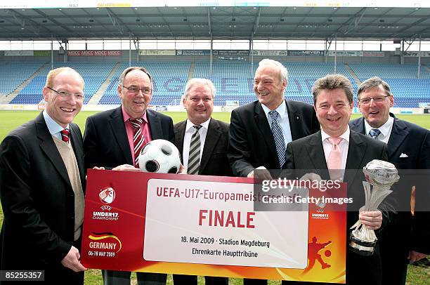 Matthias Sammer , sporting director of the German Football Association DFB, Saxony Anhalt transport minister Karl Heinz Daehre, Werner Georg, member...