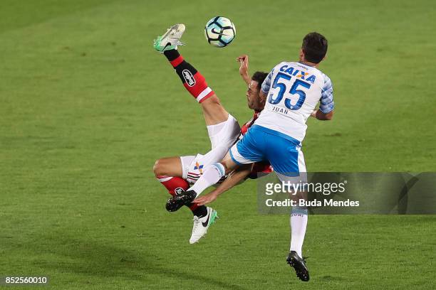 Rhodolfo of Flamengo struggles for the ball with Juan of Avai during a match between Flamengo and Avai as part of Brasileirao Series A 2017 at Ilha...