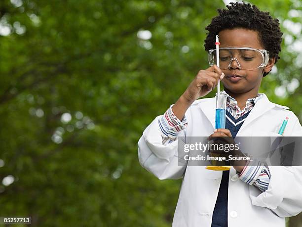 a boy doing an experiment - science measurement stock pictures, royalty-free photos & images