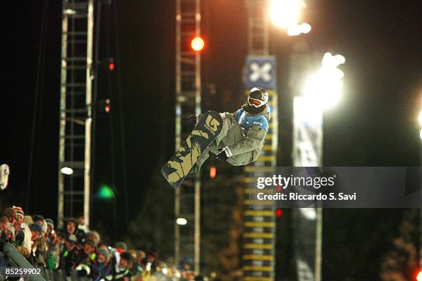 Gold medalist Shaun White in action during the Men's Snowboard Superpipe Finals Part 2 at the 2006 Winter X Games 10 in Aspen, Colorado on January...