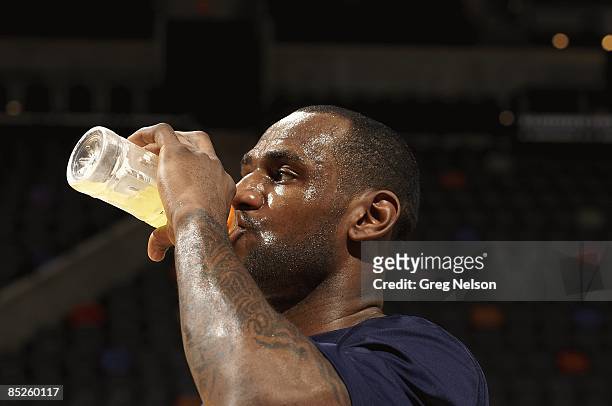 Closeup Cleveland Cavaliers LeBron James drinking bottle of gatorade before game vs San Antonio Spurs. San Antonio, TX 2/27/2009 CREDIT: Greg Nelson
