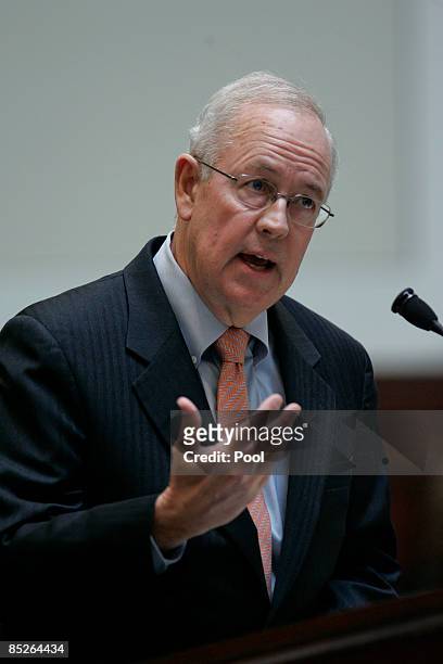Attorney Kenneth Starr speaks as arguments are heard for and against proposition 8 inside the California Supreme Courthouse on March 5, 2009 in San...