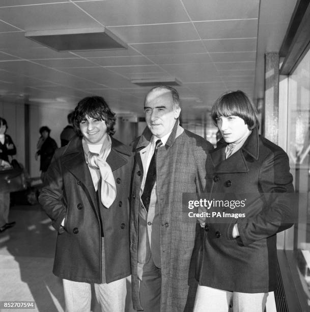 Captain of the Italian women's football team Elena Schiavo , with coach Amadeo Amadei, and goalkeeper Wilma Seghetti.