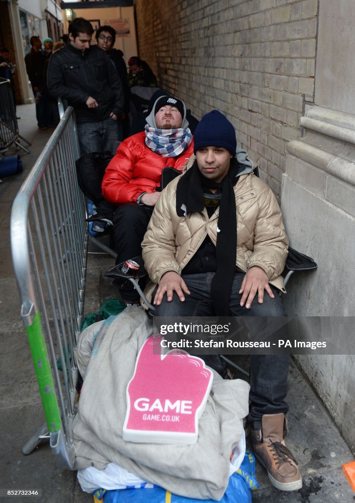 Eager gamers wait for PlayStation 4