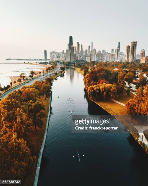 automne horizon de chicago - chicago illinois photos et images de collection