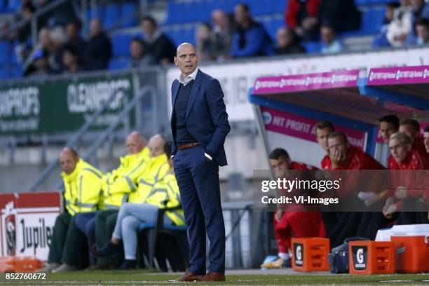 Coach Jurgen Streppel of SC Heerenveen during the Dutch Eredivisie match between Willem II Tilburg and sc Heerenveen at Koning Willem II stadium on...