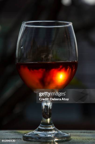 vinho rosé - vinho stock pictures, royalty-free photos & images