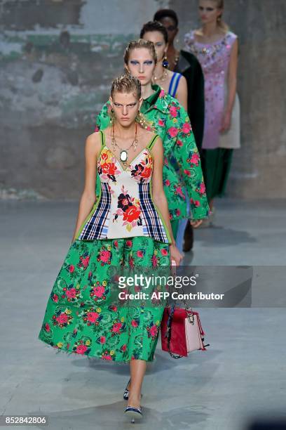 Models present creations for fashion house Marni during the Women's Spring/Summer 2018 fashion shows in Milan, on September 24, 2017. / AFP PHOTO /...