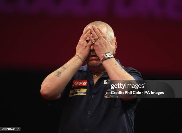 Robert Thornton misses his chance to take the first Set against Wes Newton the Third round during day twelve of The Ladbrokes World Darts...