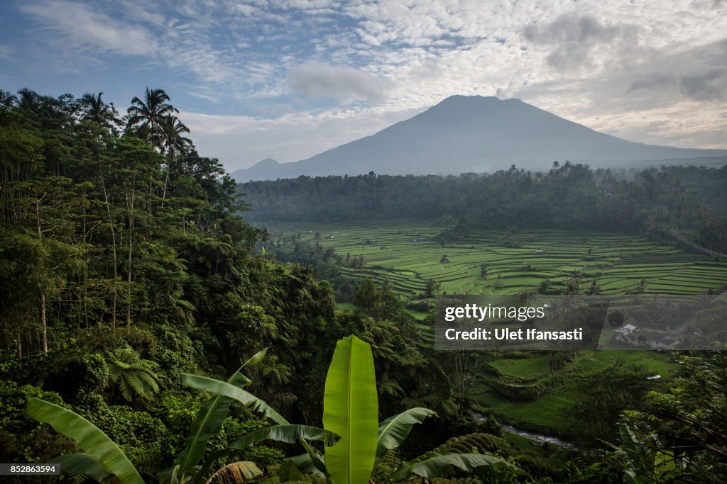 Indonesia Raises Alert For Bali Volcano