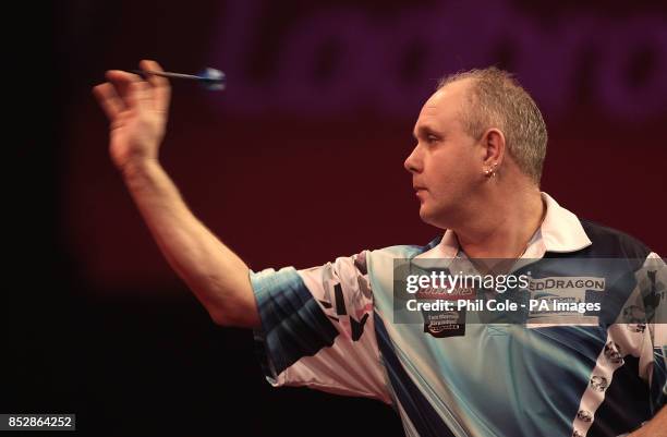 Ian White in action against Richie Burnet in the Third round during day twelve of The Ladbrokes World Darts Championship at Alexandra Palace, London.