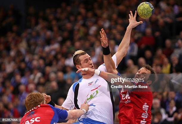 Pascal Hens of Hamburg is attacked by Andreas Kunz of Grosswallstadt during the Bundesliga match between HSV Hamburg and TV Grosswallstadt at the...