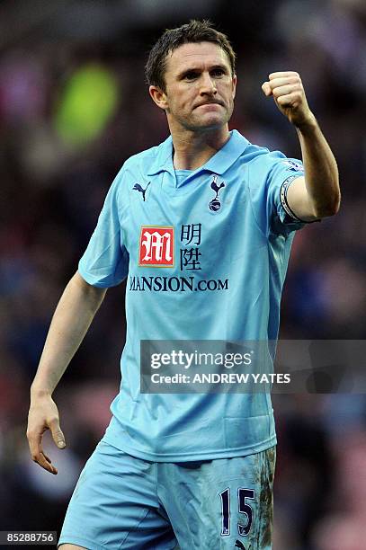 Tottenham Hotspur's Irish forward Robbie Keane celebrates at the final whistle after scoring a late goal to ensure a 1-1 draw during the Premier...