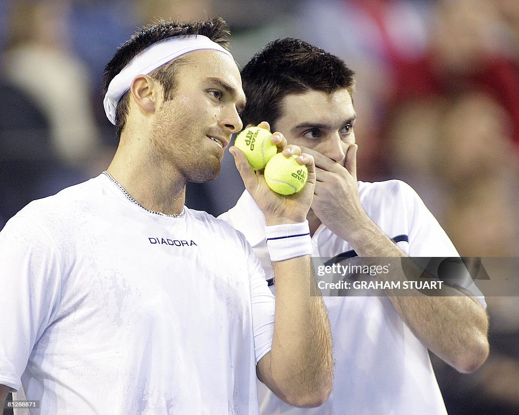 British tennis players Colin Fleming (R)