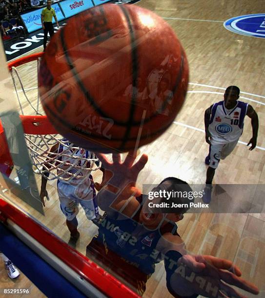 Adam Chubb of Berlin dunks the ball in the basket during the Basketball Bundesliga match between MEG Goettingen and Alba Berlin at the Lokhalle on...