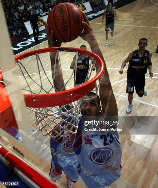 Chris Oliver of Goettingen dunks the ball in the basket during the Basketball Bundesliga match between MEG Goettingen and Alba Berlin at the Lokhalle...