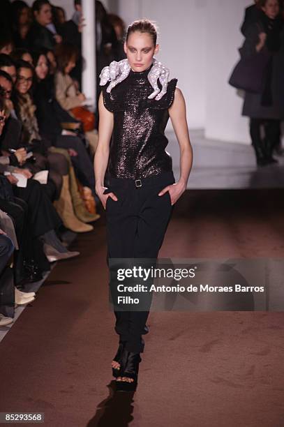 Models walk the runway at the Veronique Leroy Ready-to-Wear A/W 2009 fashion show during Paris Fashion Week at Espace Commines on March 6, 2009 in...