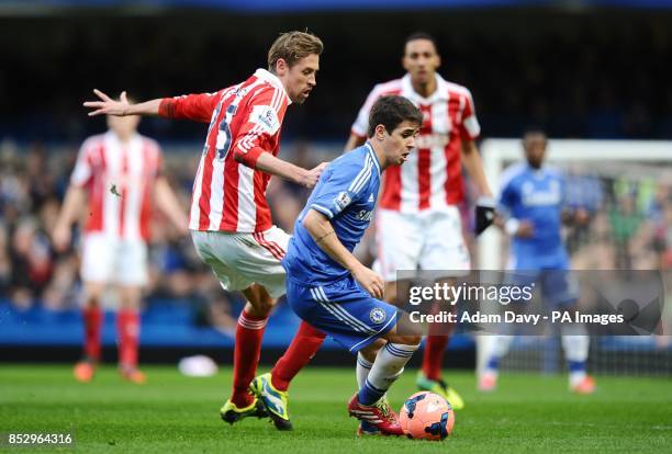 Chelsea's Emboaba Oscar and Stoke City's Peter Crouch battle for the ball