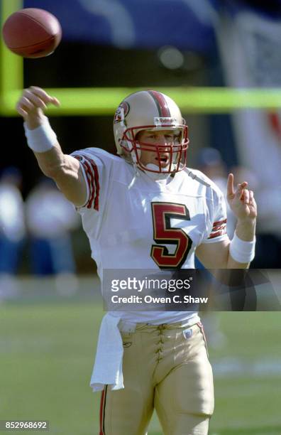 Jeff Garcia of the San Francisco 49ers prepares for a game against the San Diego Chargers at Jack Murphy Stadium circa 2002 in San Diego,California.