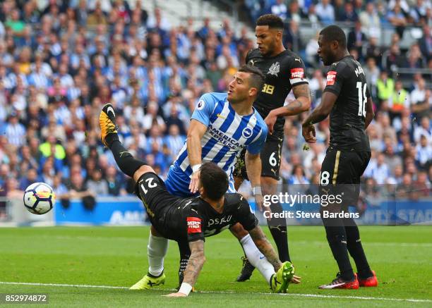 Tomer Hemed of Brighton and Hove Albion is marshalled by Joselu, Jamaal Lascelles and Chancel Mbemba of Newcastle United during the Premier League...