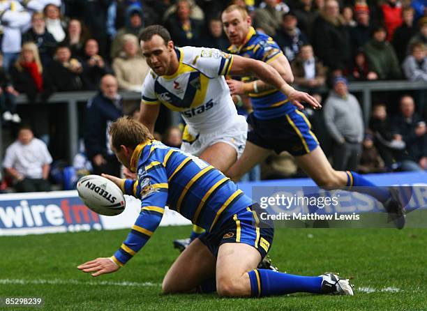 Carl Ablett of Leeds scores a try during the engage Super League match between Warrington Wolves and Leeds Rhinos at the Halliwell Jones Stadium on...