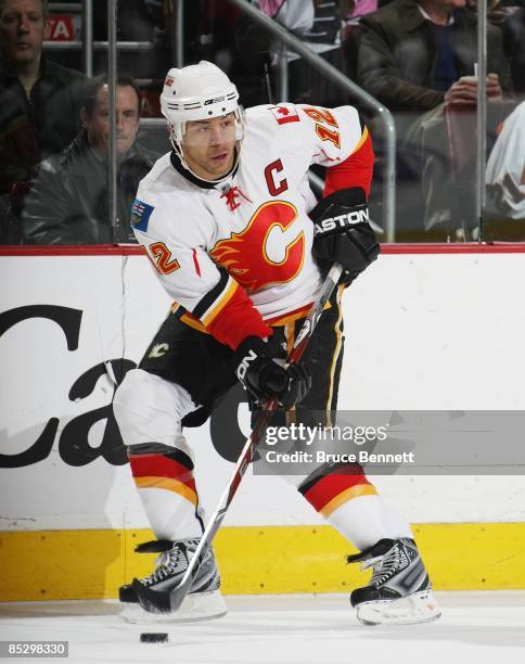 Jerome Iginla of the Calgary Flames skates against the Philadelphia Flyers on March 5, 2009 at the Wachovia Center in Philadelphia, Pennsylvania.