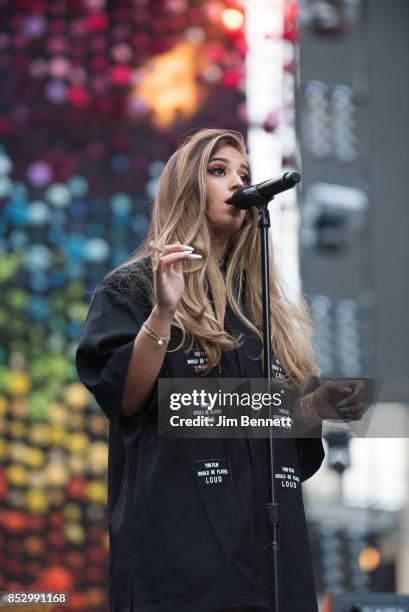 Singer Baraz 341 Alina Baraz Stock Photos, High-Res Pictures, and Images - Getty Images
