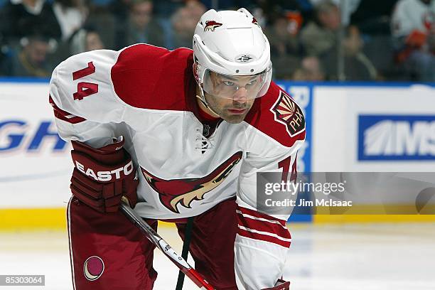 Nigel Dawes of the Phoenix Coyotes skates against the New York Islanders on March 8, 2009 at Nassau Coliseum in Uniondale, New York. The Isles...