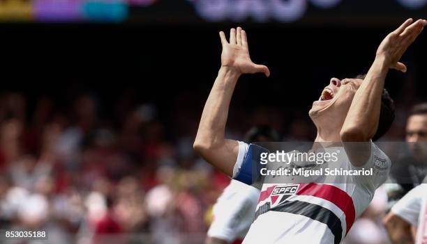 Hernanes of Sao Paulo reacts during the match between Sao Paulo and Corinthians for the Brasileirao Series A 2017 at Morumbi Stadium on September 24,...