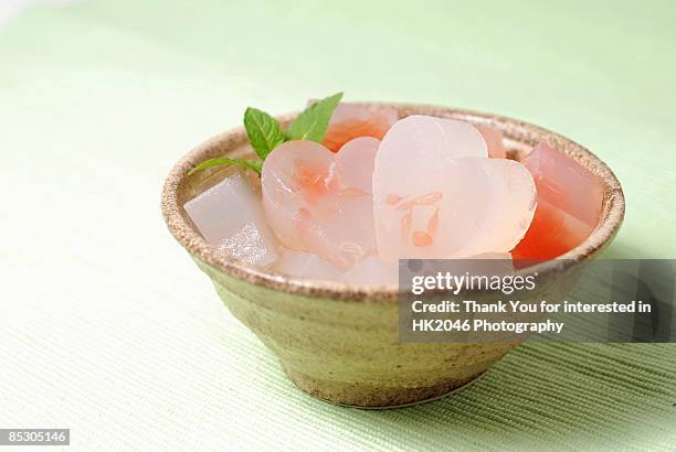 grapefruit agar dessert  - petri schaal stockfoto's en -beelden