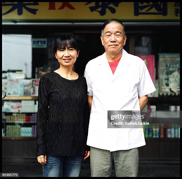 parents - taiwanese ethnicity stockfoto's en -beelden