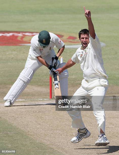 Ben Hilfenhaus of Australia appeals successfully for LBW against Neil McKenzie of South Africa the wicket was reversed on video review during day...