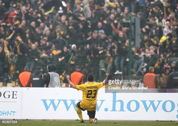 Sascha Pfeffer of Dynamo Dresden celebrates in front of his fans the first goal during the Third Bundesliga match between 1. FC Union Berlin and...