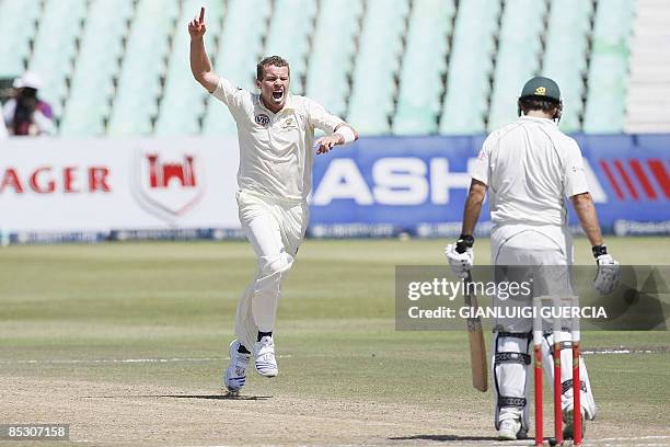 Australian bowler Peter Siddle celebrates the dismissal of South African batsman Neil Mckenzie on March 9, 2009 during the fourth day of the second...