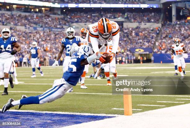 Duke Johnson Jr of the Cleveland Browns dives for a touchdown during the game against the Indianapolis Colts at Lucas Oil Stadium on September 24,...
