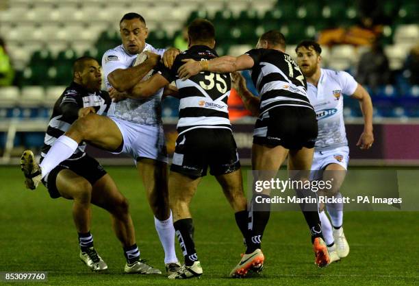 Huddersfield Giants Antonia Kaufusi is tackled by Widnes Vikings Widnes Vikings Willie Isa , Paul Clough and Danny Tickle, during the First Utility...