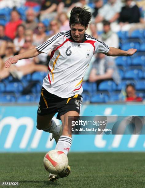 Linda Bresonic in action during the Women's Algarve Cup match between Germany and Sweden at the Algarve stadium on March 9, 2009 in Faro, Portugal.
