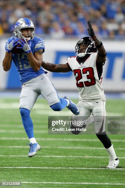 Jones of the Detroit Lions makes a catch against Robert Alford of the Atlanta Falcons during third quarter action at Ford Field on September 24, 2017...