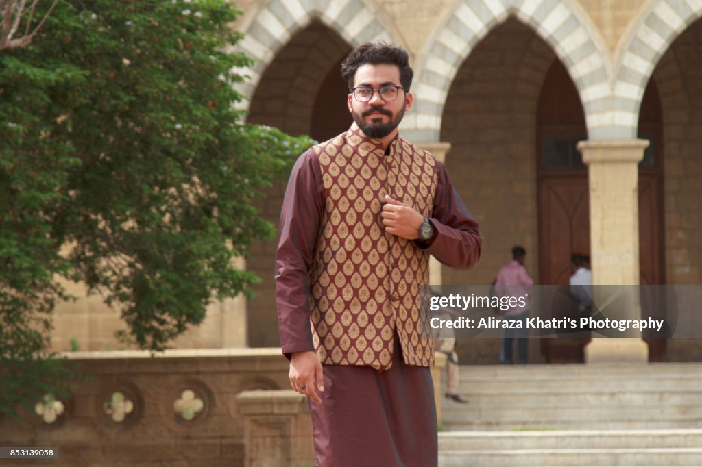 Middle Eastern India Pakistan Men's wear style