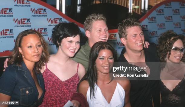 Coral Smith, Rachel Braband, Kevin Dunn, Mike Mizanin, Nicole Jackson and Lori Trespicio of the Real World Back to New York